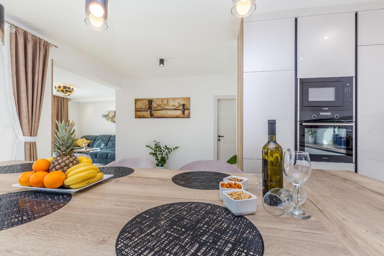 Holiday House Villa Andro Pinezići エクステリア 写真