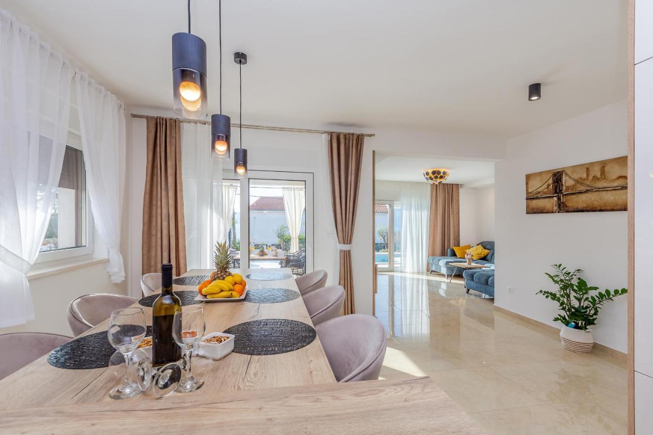 Holiday House Villa Andro Pinezići エクステリア 写真