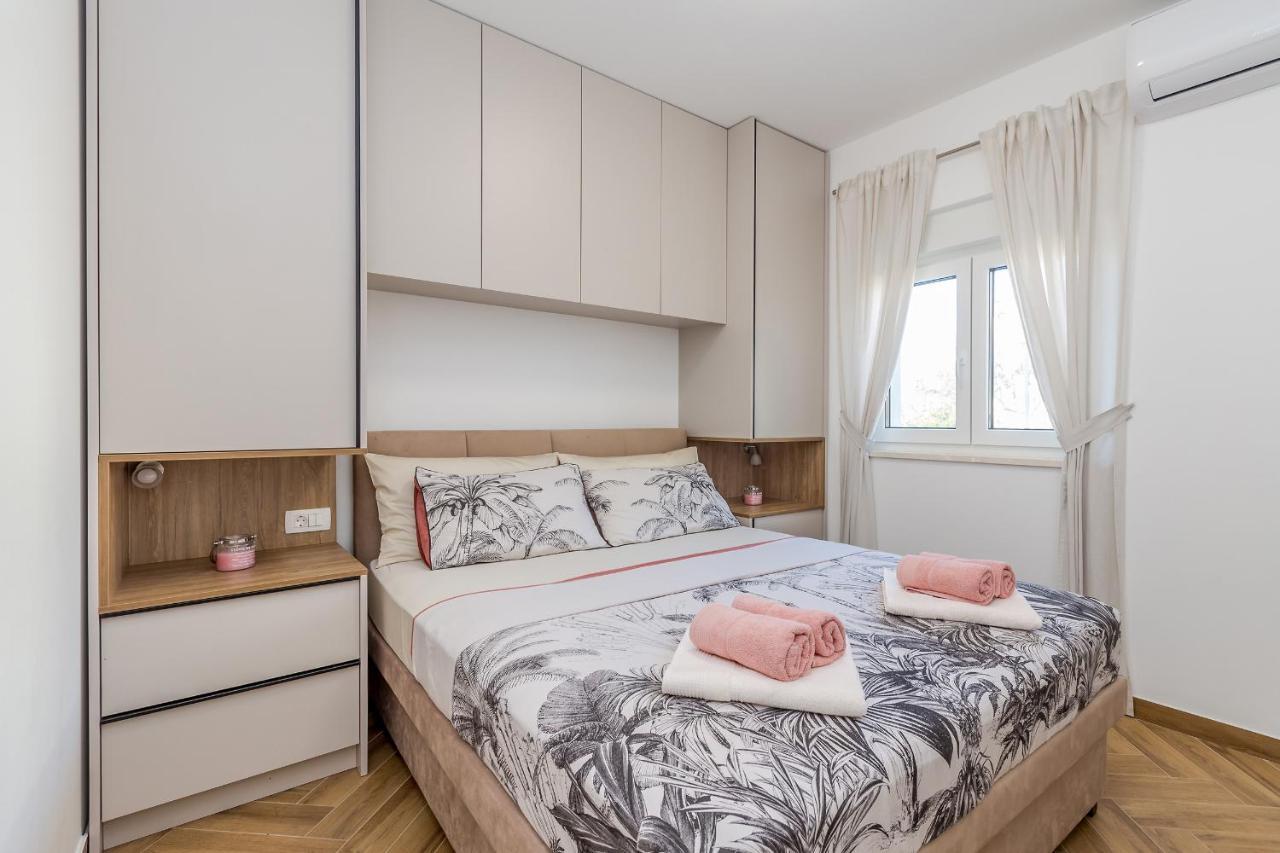 Holiday House Villa Andro Pinezići エクステリア 写真