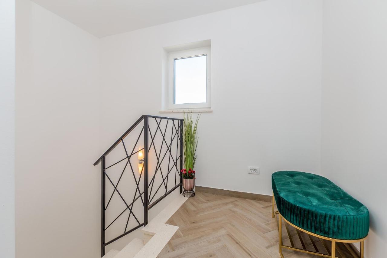 Holiday House Villa Andro Pinezići エクステリア 写真
