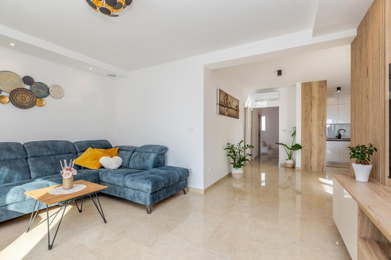 Holiday House Villa Andro Pinezići エクステリア 写真