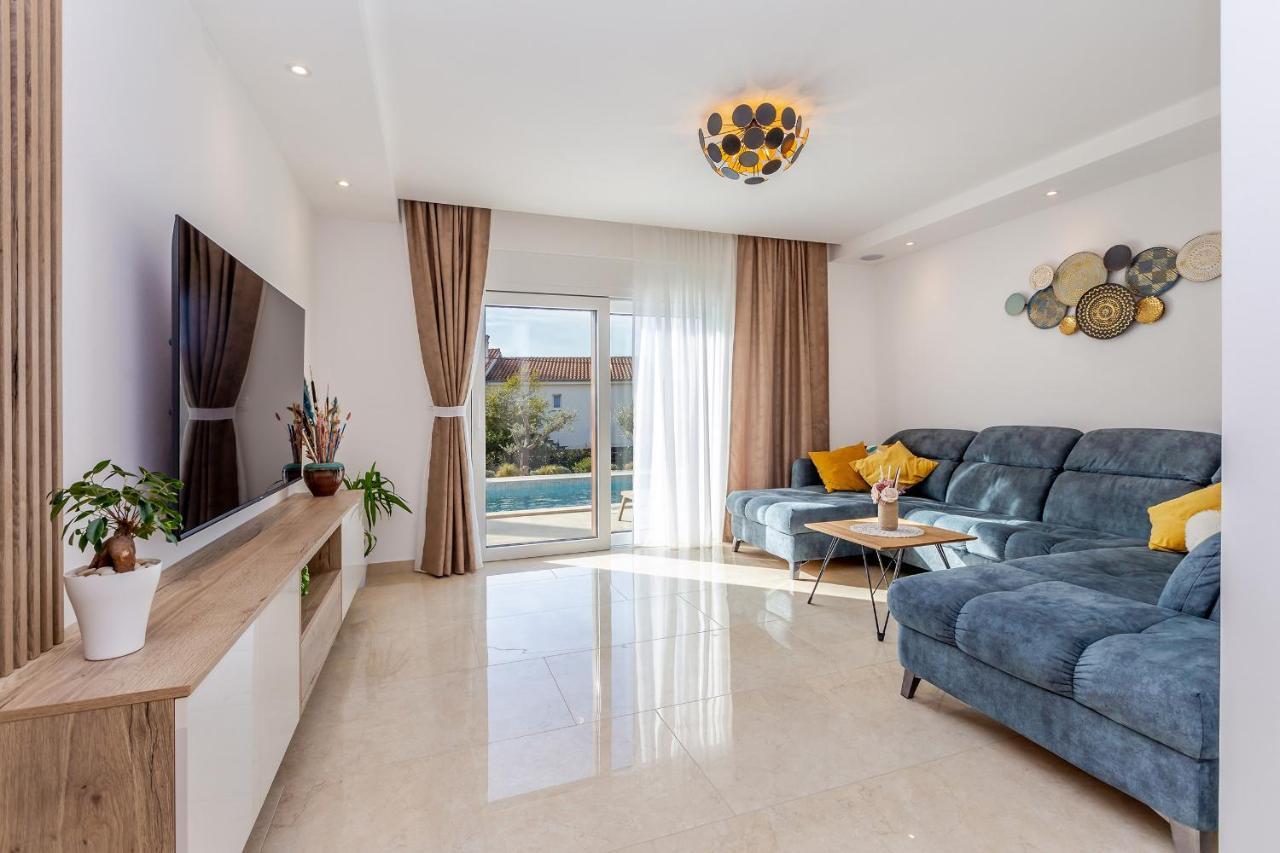 Holiday House Villa Andro Pinezići エクステリア 写真