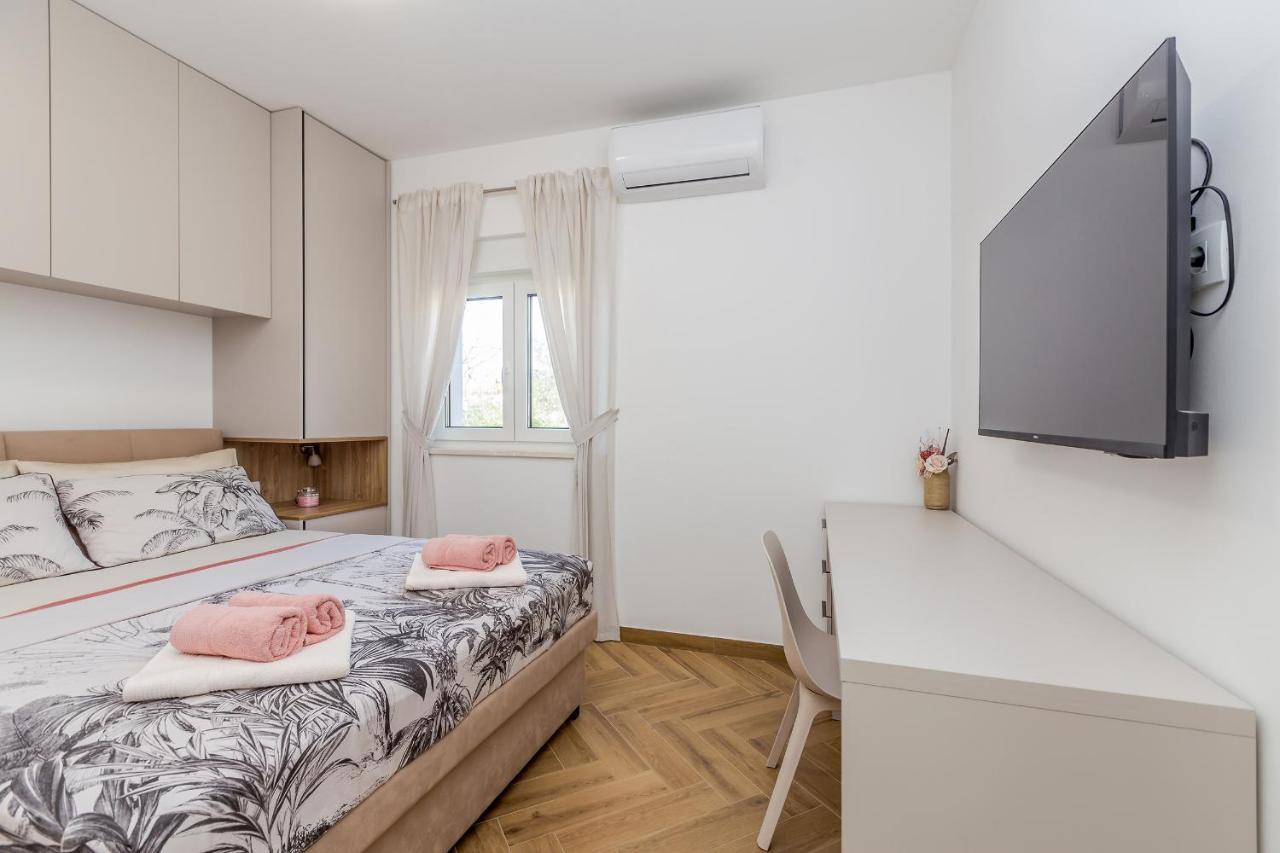 Holiday House Villa Andro Pinezići エクステリア 写真