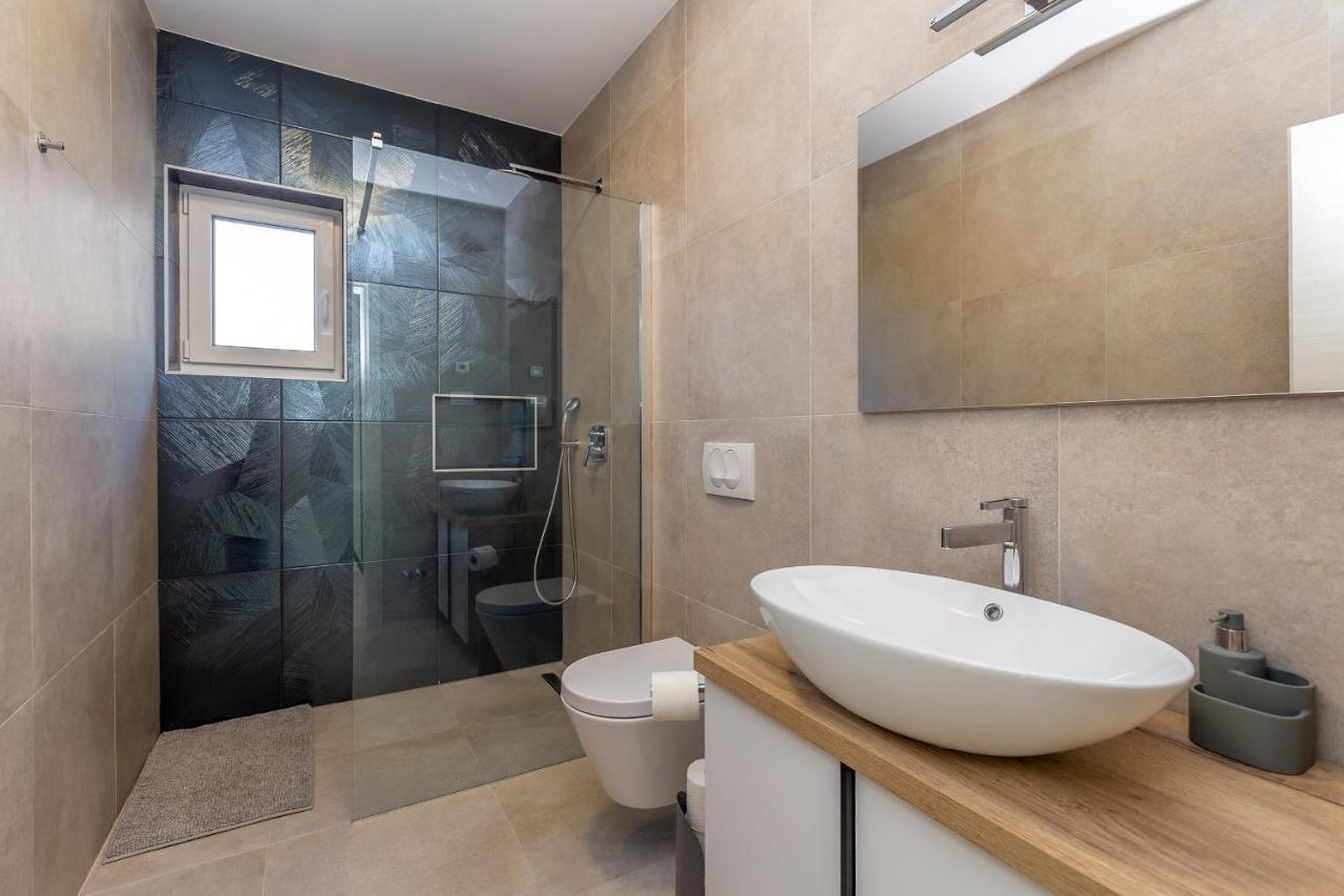 Holiday House Villa Andro Pinezići エクステリア 写真