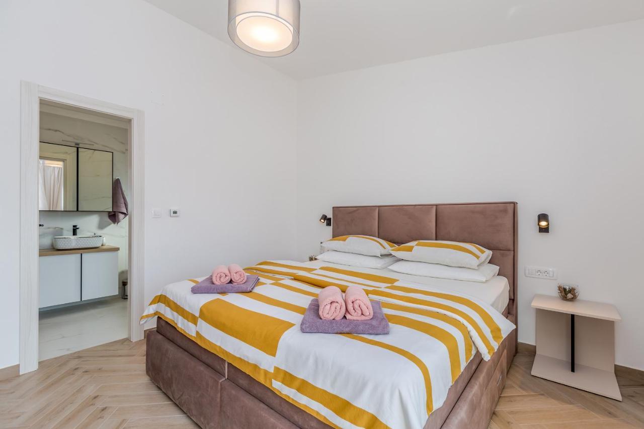 Holiday House Villa Andro Pinezići エクステリア 写真